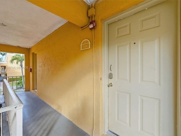 17901 NW 68th Ave , Unit R206, Hialeah, FL 33015