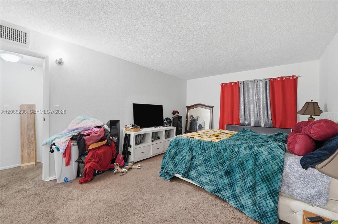 17901 NW 68th Ave , Unit R206, Hialeah, FL 33015 Photo