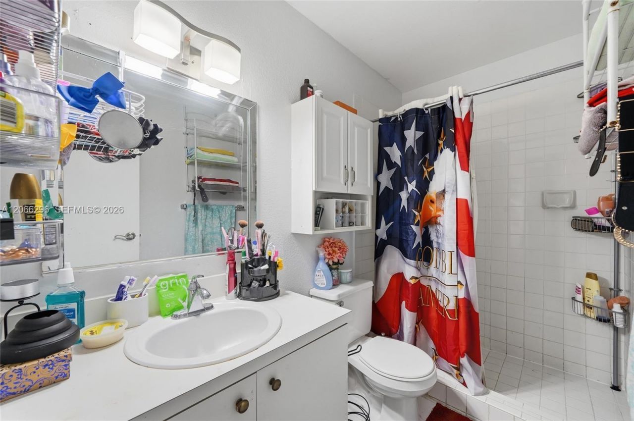 17901 NW 68th Ave , Unit R206, Hialeah, FL 33015 Photo