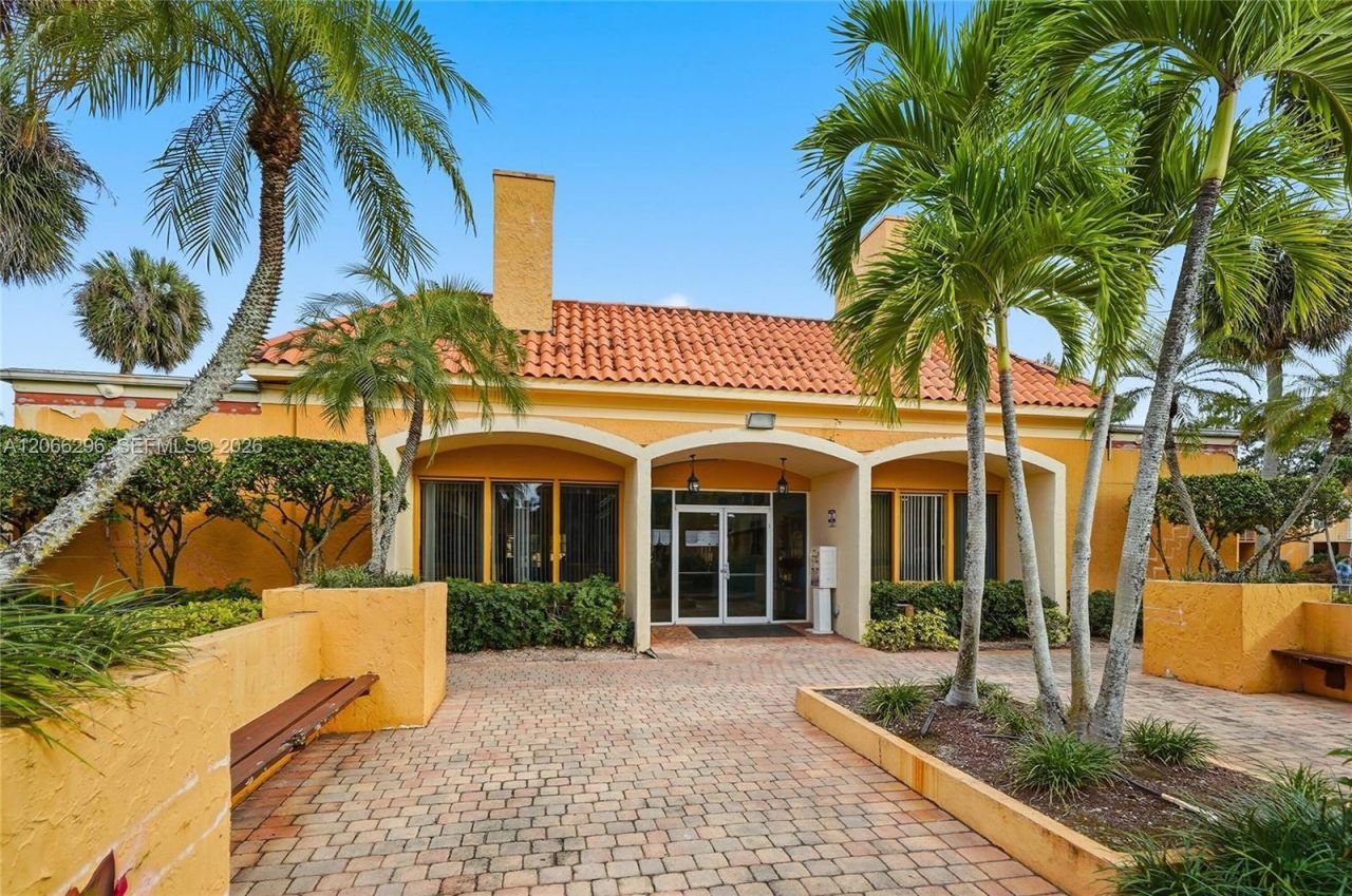 17901 NW 68th Ave , Unit R206, Hialeah, FL 33015 Photo
