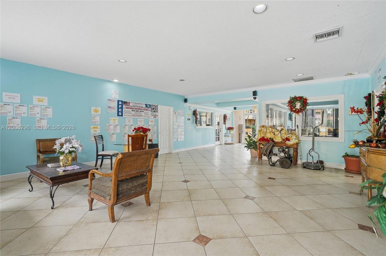 17901 NW 68th Ave , Unit R206, Hialeah, FL 33015 Photo
