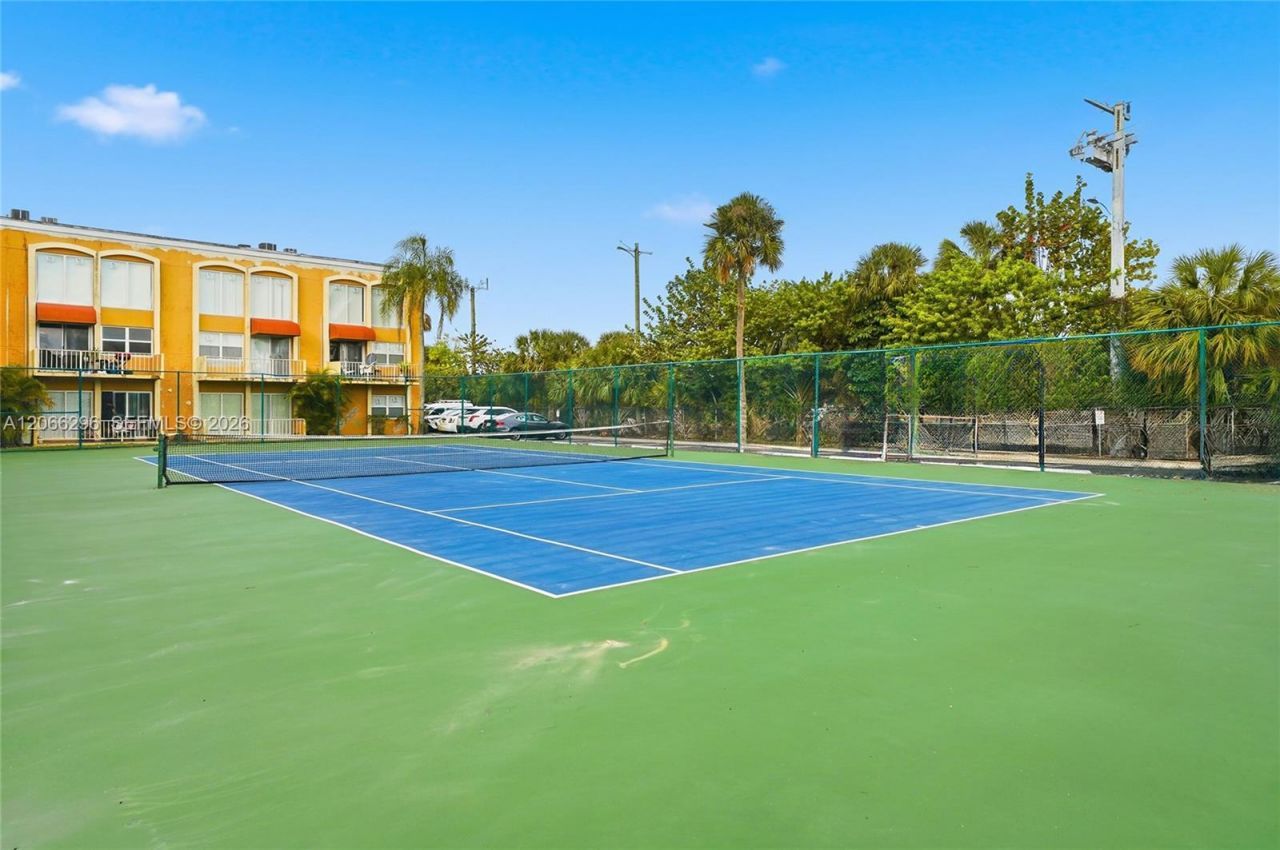 17901 NW 68th Ave , Unit R206, Hialeah, FL 33015 Photo