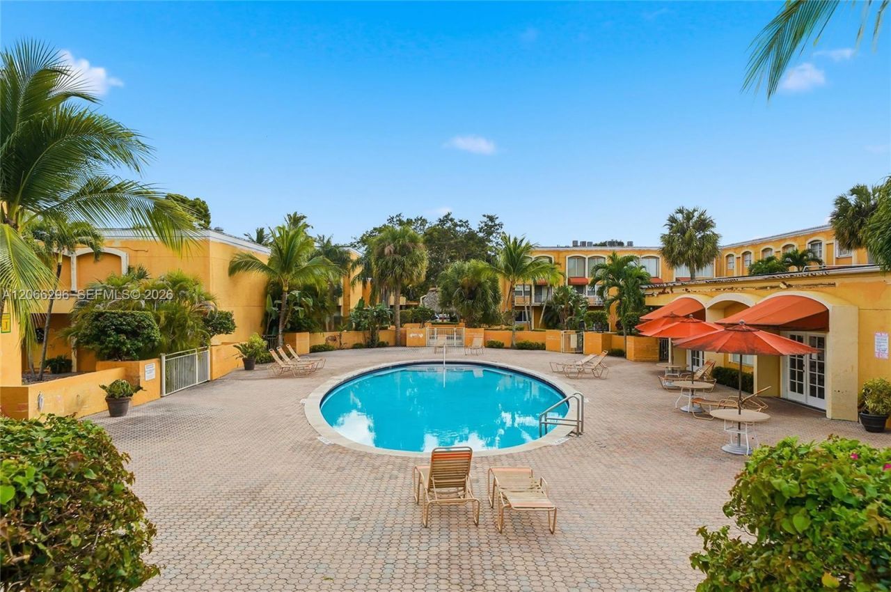 17901 NW 68th Ave , Unit R206, Hialeah, FL 33015 Photo