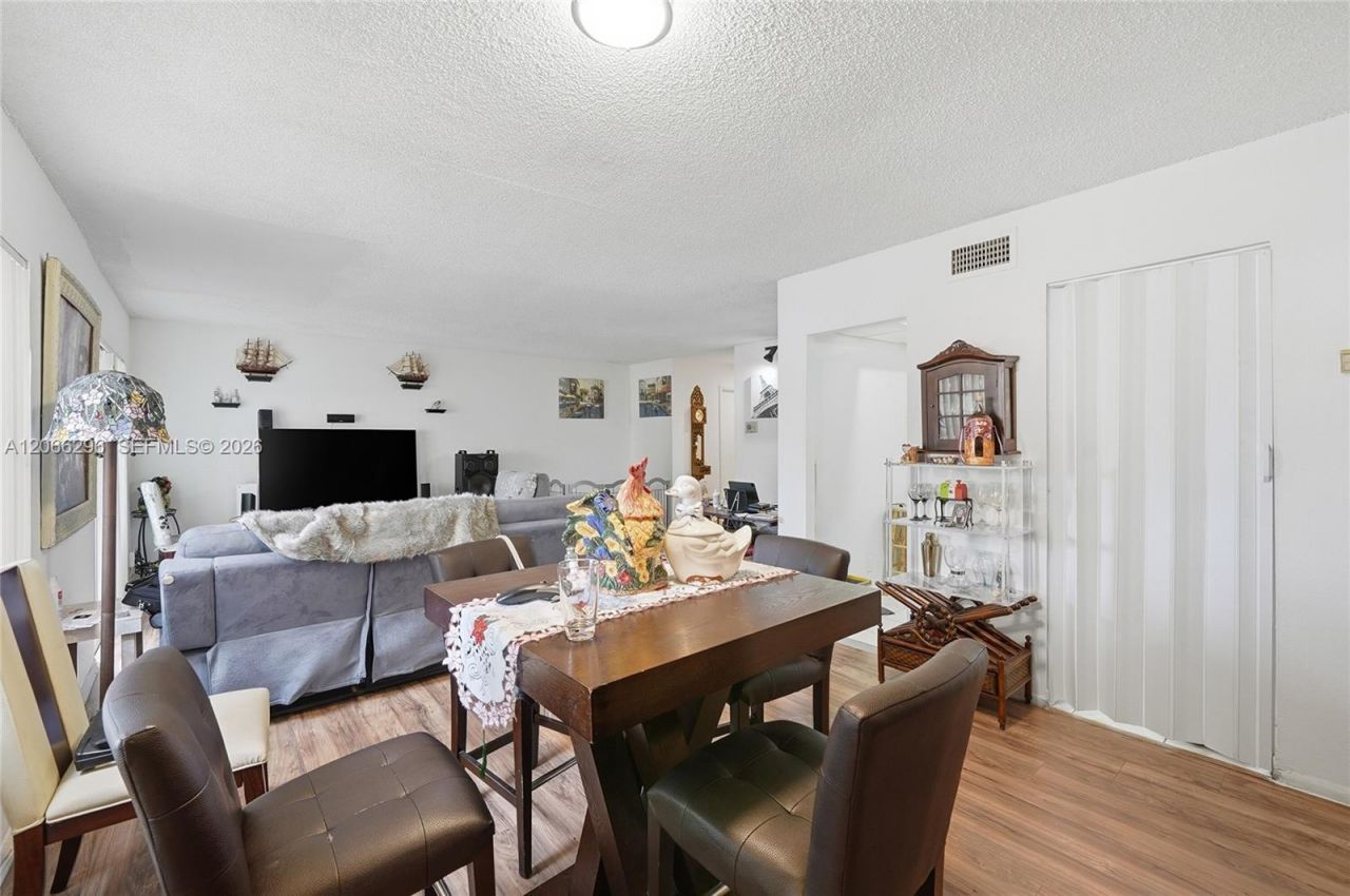 17901 NW 68th Ave , Unit R206, Hialeah, FL 33015 Photo