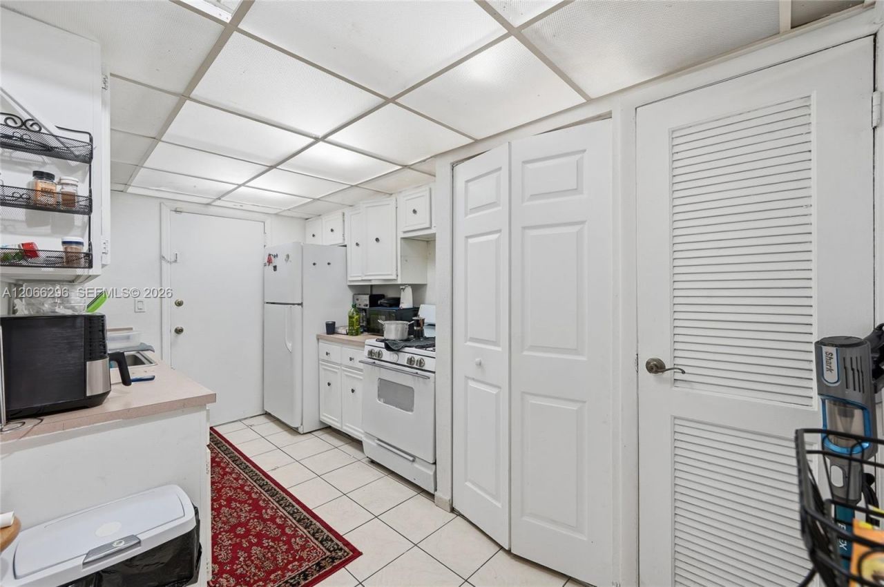17901 NW 68th Ave , Unit R206, Hialeah, FL 33015 Photo