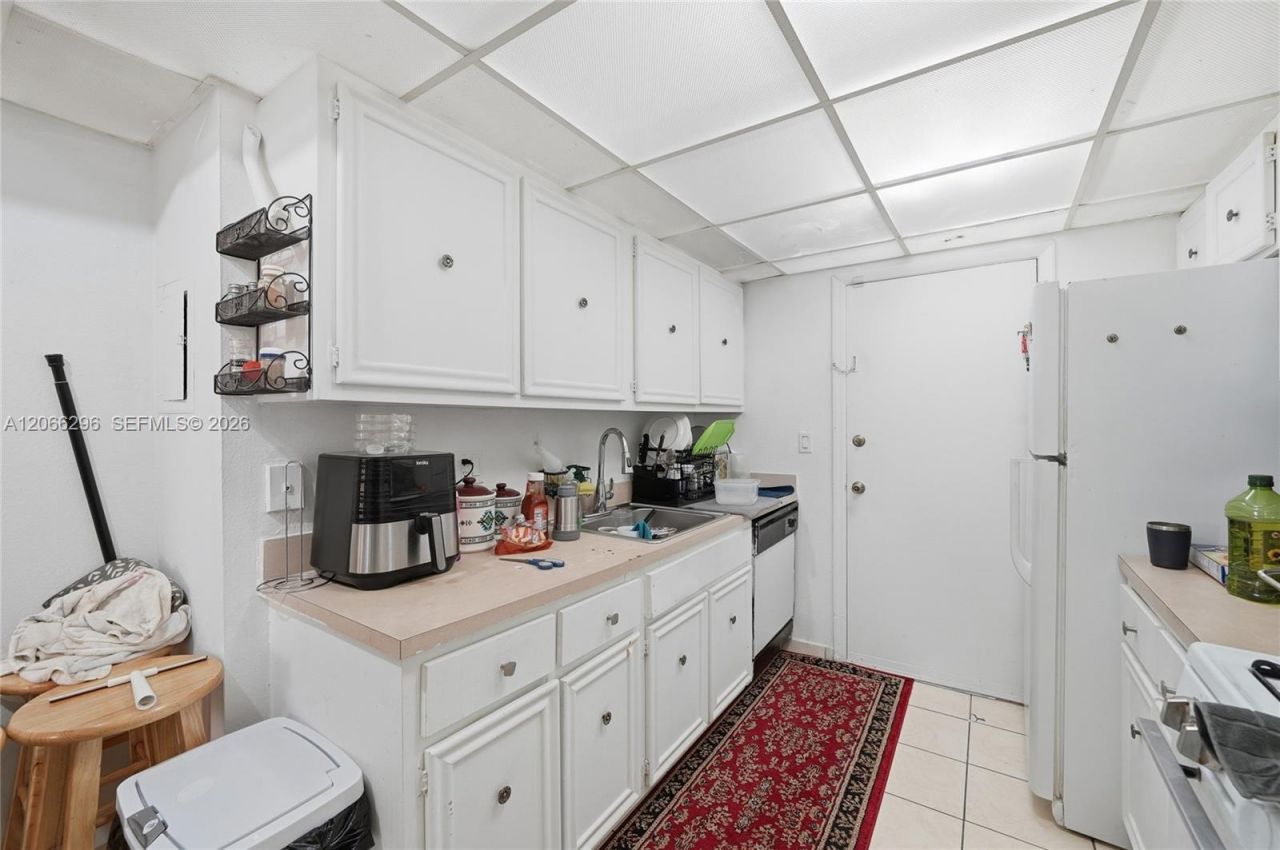 17901 NW 68th Ave , Unit R206, Hialeah, FL 33015 Photo