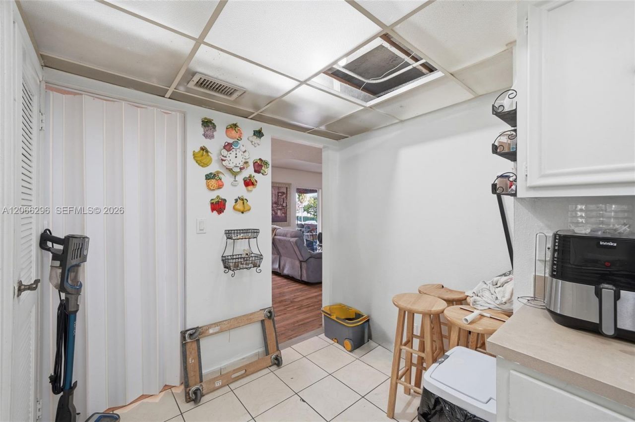 17901 NW 68th Ave , Unit R206, Hialeah, FL 33015 Photo
