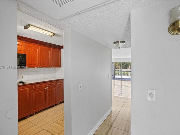 661 N University Dr , Unit 1-103, Pembroke Pines, FL 33024