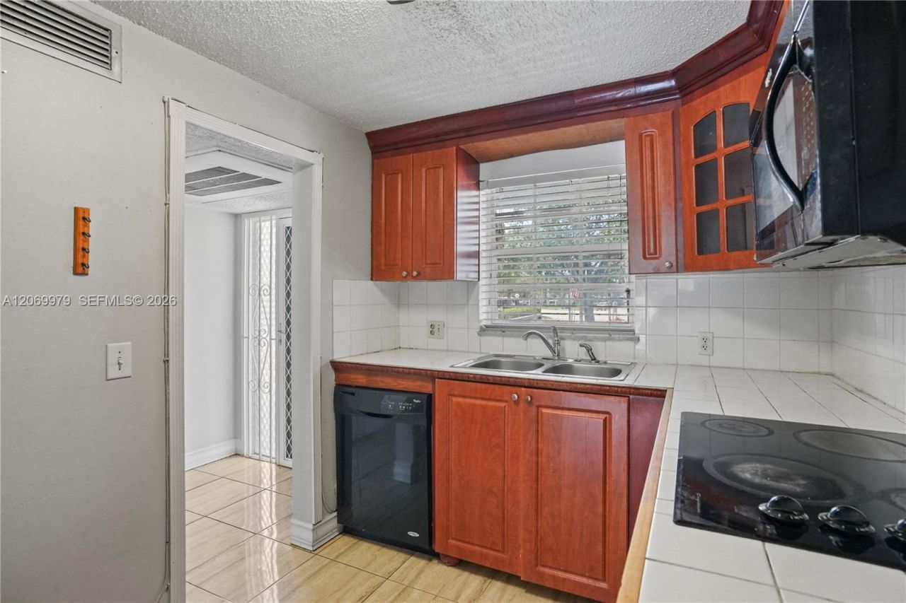 661 N University Dr , Unit 1-103, Pembroke Pines, FL 33024 Photo