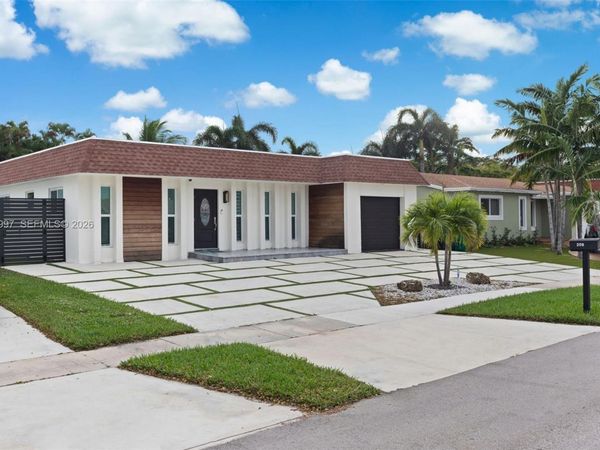 208 SE 4th Ter , Dania Beach, FL 33004