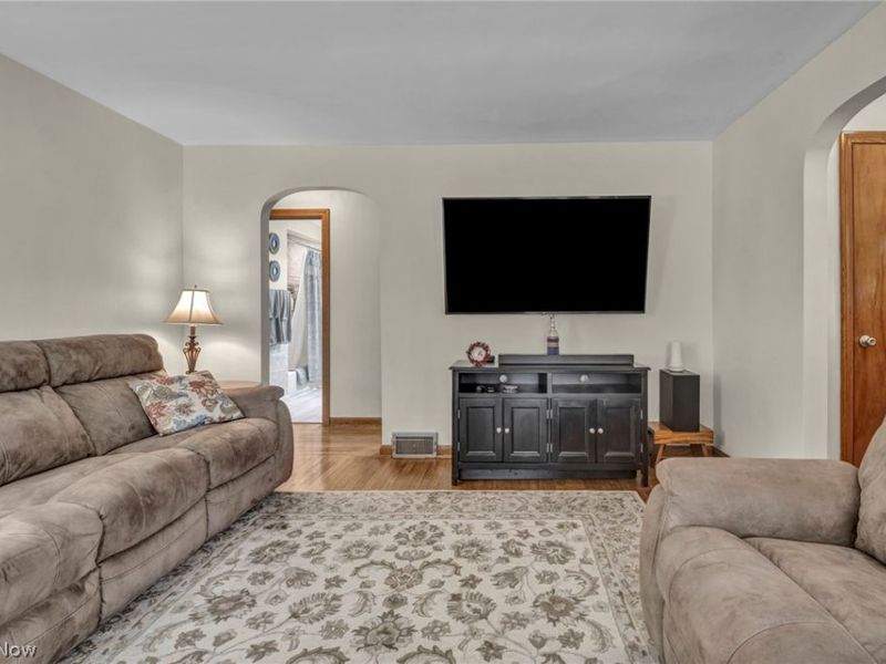 514 Everhard Road SW, North Canton, OH 44709 Photo 4