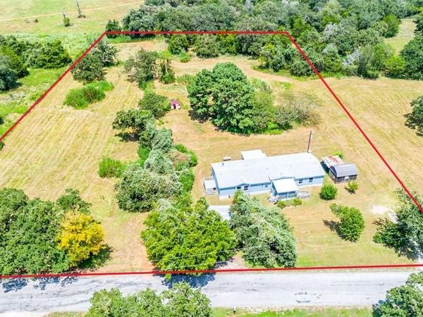 166 Rosanky Cattle Company RD, Smithville, TX 78957