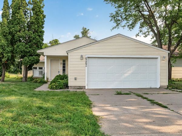 6262 7th Street N, Oakdale, MN 55128