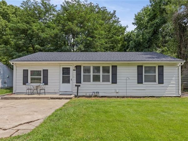 2414 NE Pursell Road, Gladstone, MO 64118