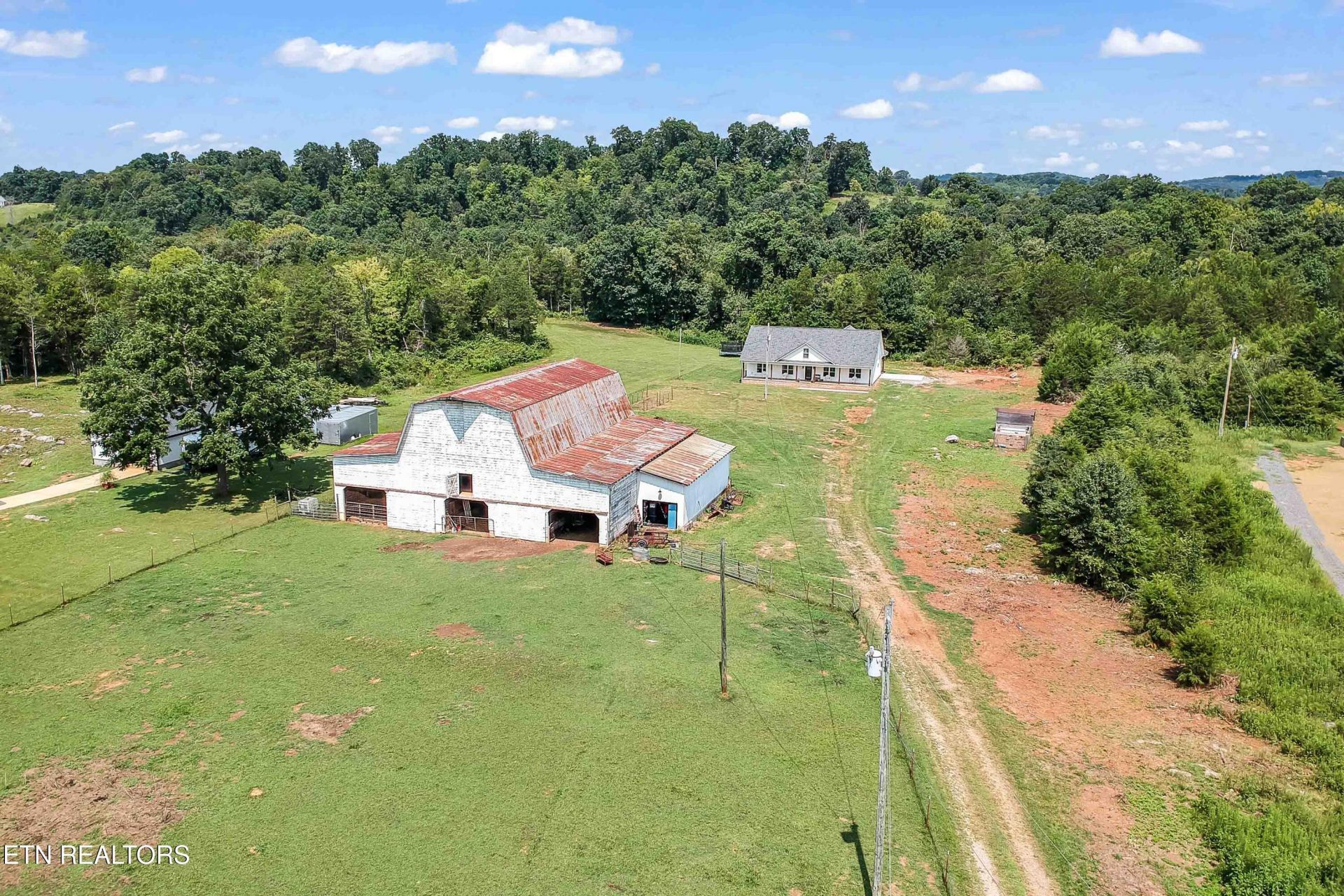1560 W Dumplin Valley Rd, Dandridge, TN 37725 Main Photo