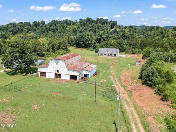 1560 W Dumplin Valley Rd, Dandridge, TN 37725