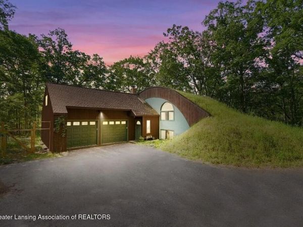 2889 W Sunset Drive, Roscommon, MI 48653