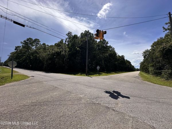 Chapman Rd , Bay Saint Louis, MS 39520