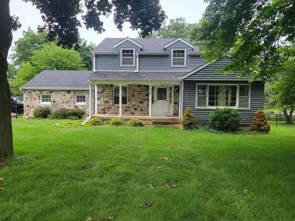 686 S Concord ROAD, Oconomowoc, WI 53066