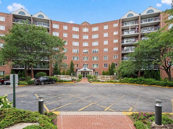 8560 W Foster Avenue, Unit 202, Norridge, IL 60706