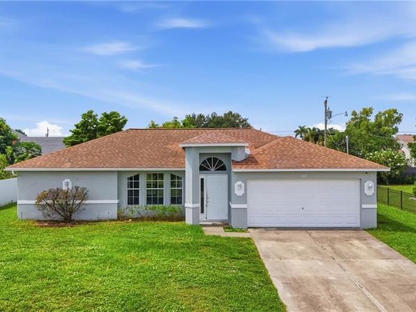 202 SW 11th TER , CAPE CORAL, FL 33991