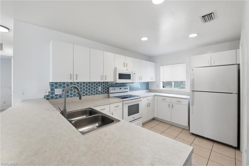 202 SW 11th Ter , Cape Coral, FL 33991 Photo