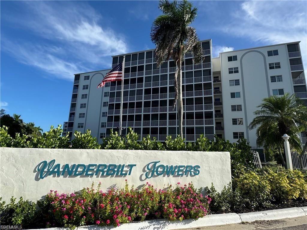 1 Bluebill Ave , Unit 302, Naples, FL 34108 Photo