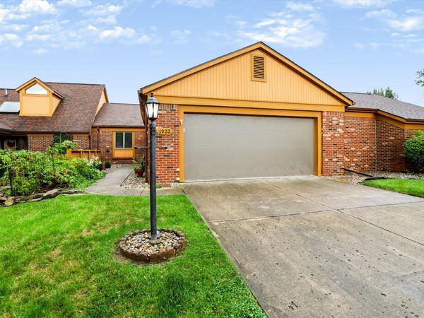 1922 Saint James Place , Anderson, IN 46012
