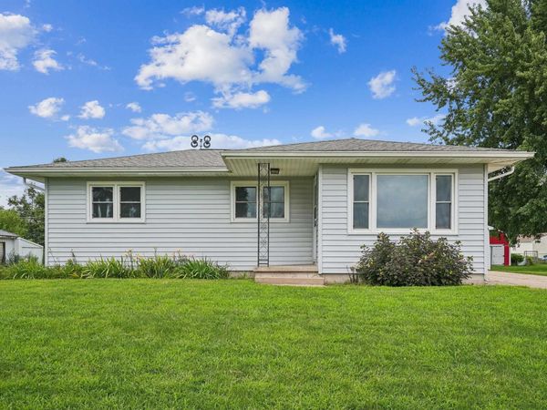 512 Maple Street, Washburn, IA 50702