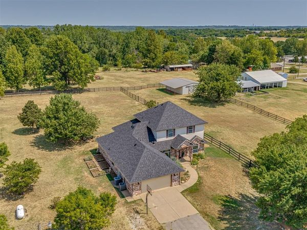 5901 E McMillin Drive, Tuttle, OK 73089