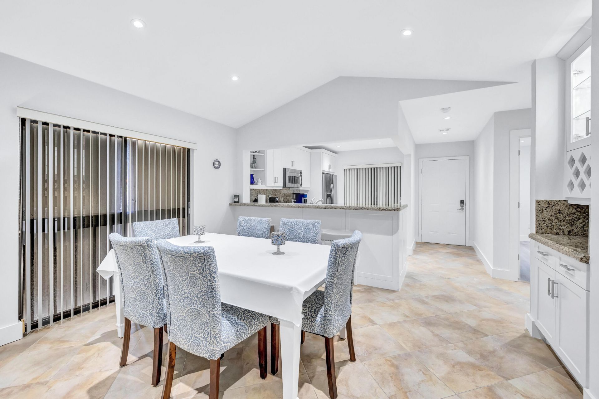 351 Club Circle, Unit 210, Boca Raton, FL 33487 Photo