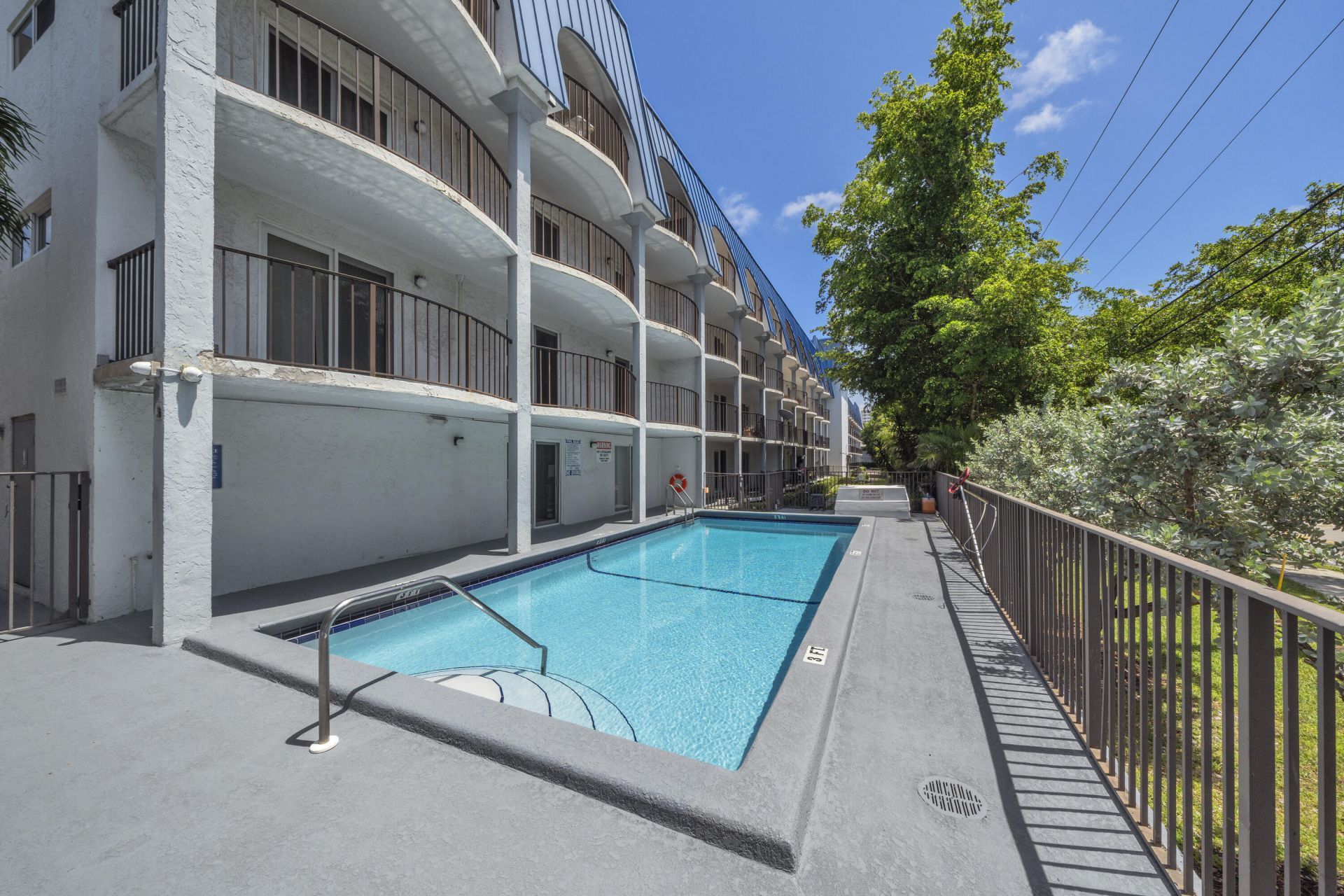 3909 N Ocean Boulevard, Unit 401, Fort Lauderdale, FL 33308 Photo