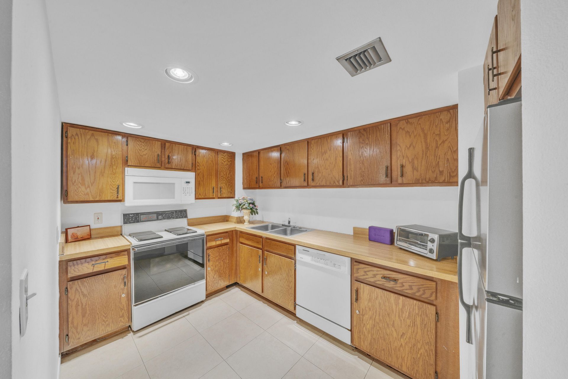 3909 N Ocean Boulevard, Unit 401, Fort Lauderdale, FL 33308 Photo