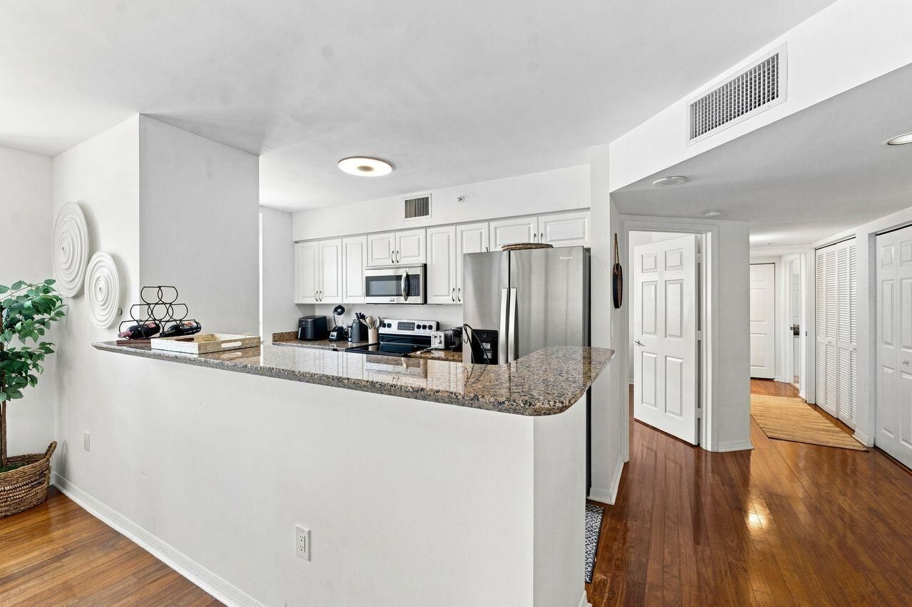 1155 Brickell Bay Drive, Unit 2802, Miami, FL 33131 Photo