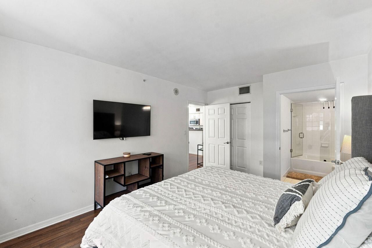 1155 Brickell Bay Drive, Unit 2802, Miami, FL 33131 Photo