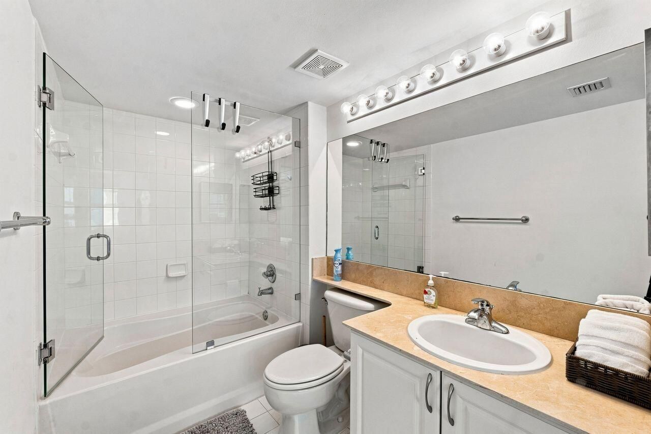 1155 Brickell Bay Drive, Unit 2802, Miami, FL 33131 Photo