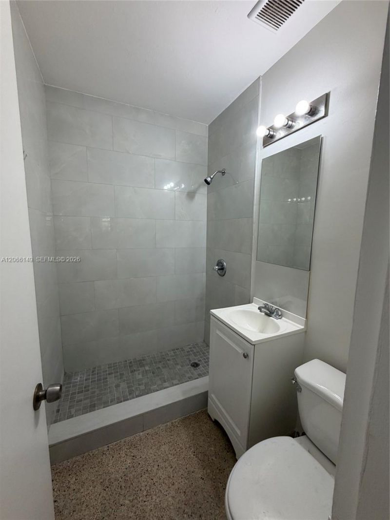 980 W 53rd Ter, Hialeah, FL 33012 Photo