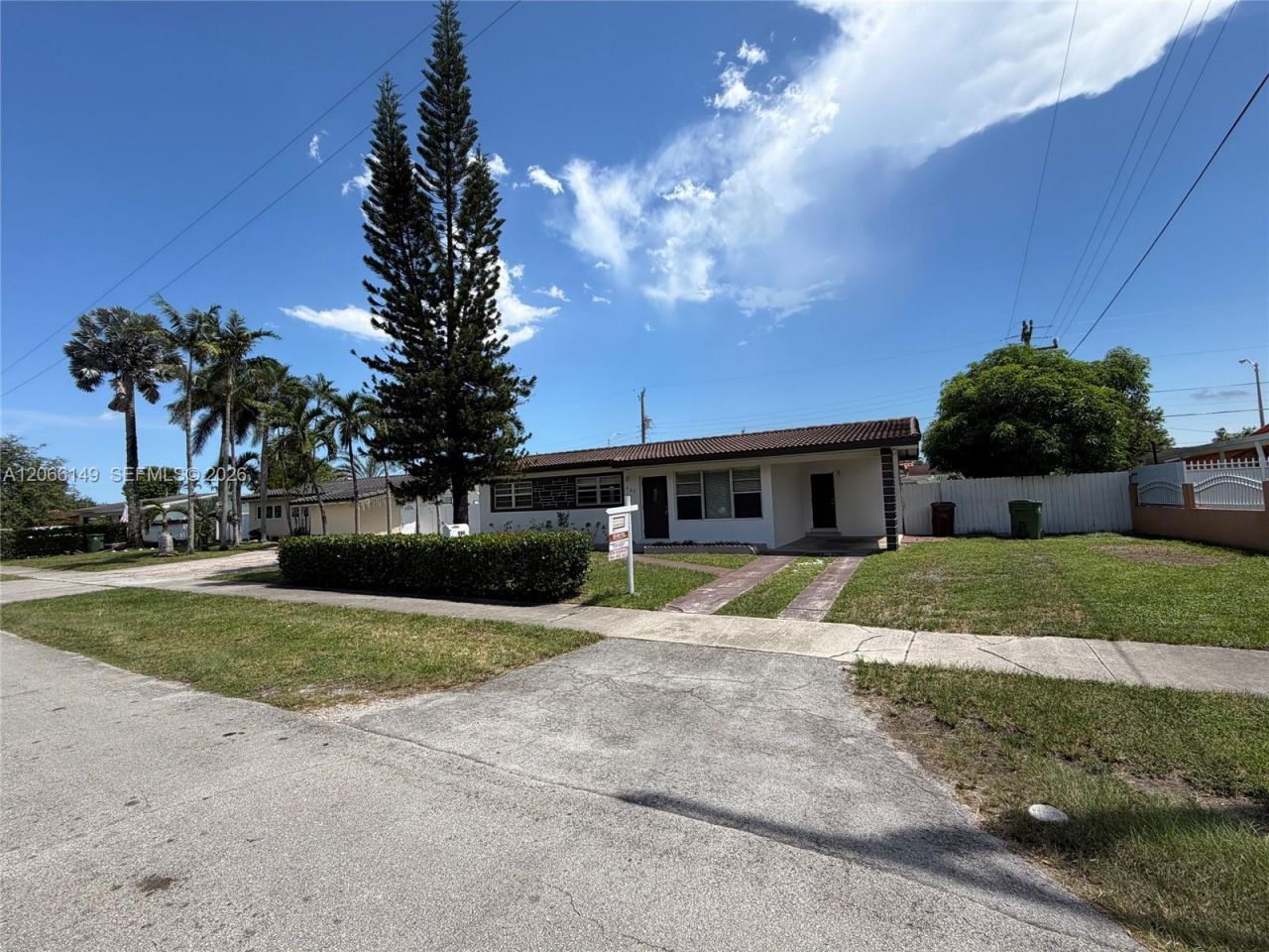 980 W 53rd Ter, Hialeah, FL 33012 Photo