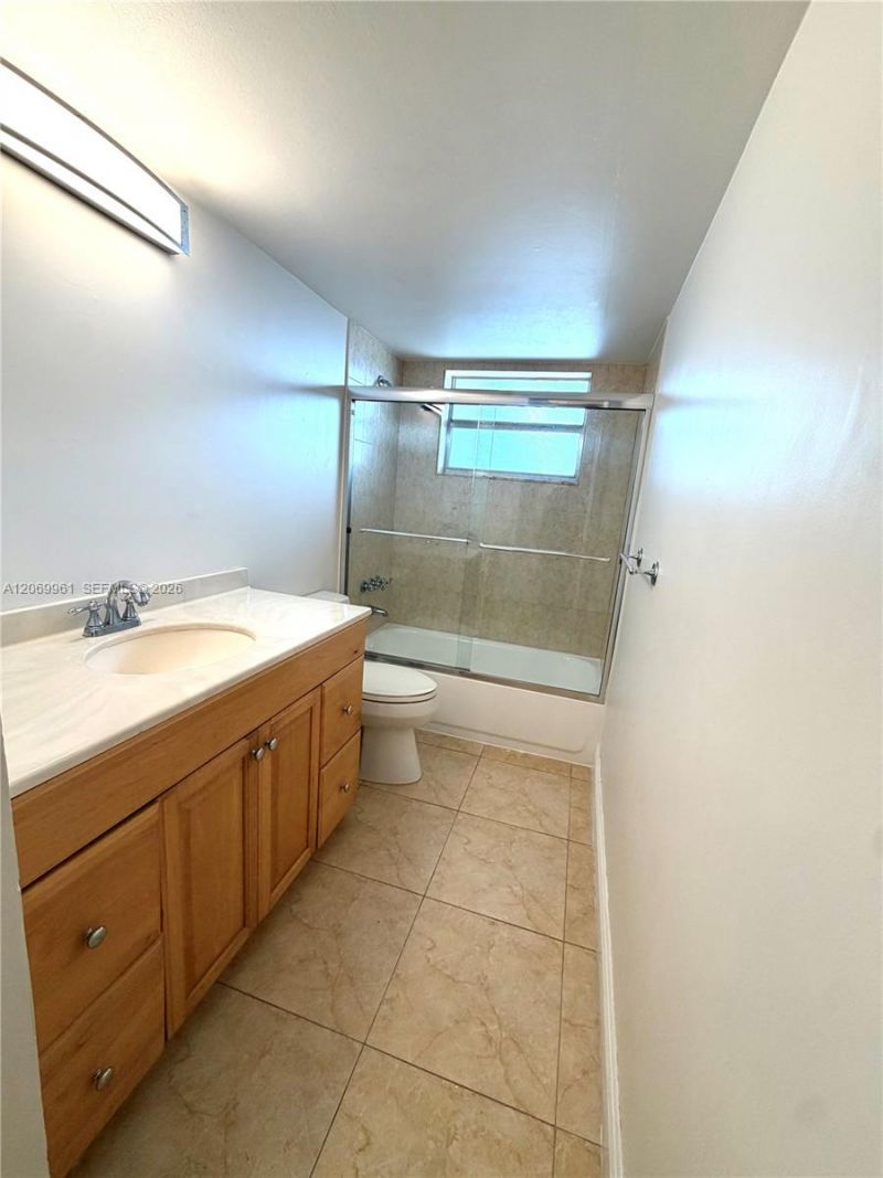 1660 NE 191st St , Unit 406-1, Miami, FL 33179 Photo