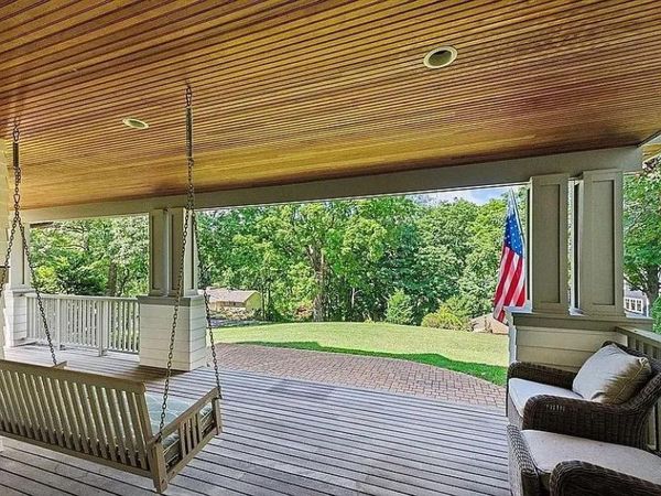 20590 Linden Road, Deephaven, MN 55331