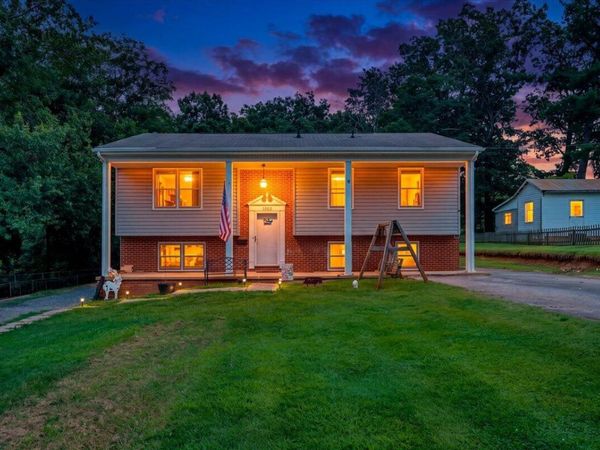 1002 Galax ST, Bedford, VA 24523