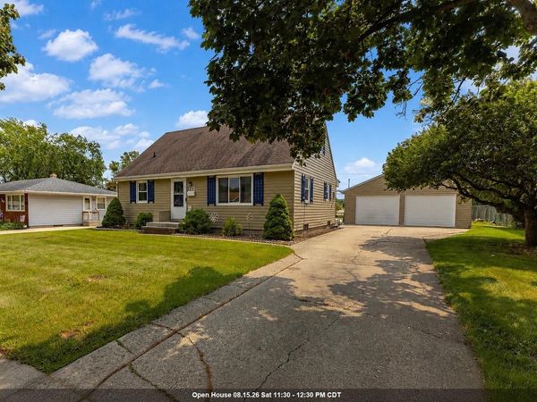 123 JEAN STREET, Combined Locks, WI 54113