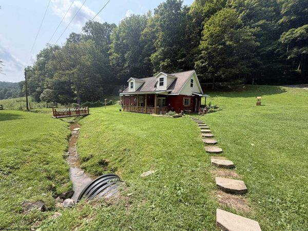 252 Gateway Road, Wallace, WV 26448
