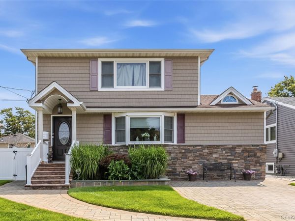 1761 Harold Avenue , Wantagh, NY 11793