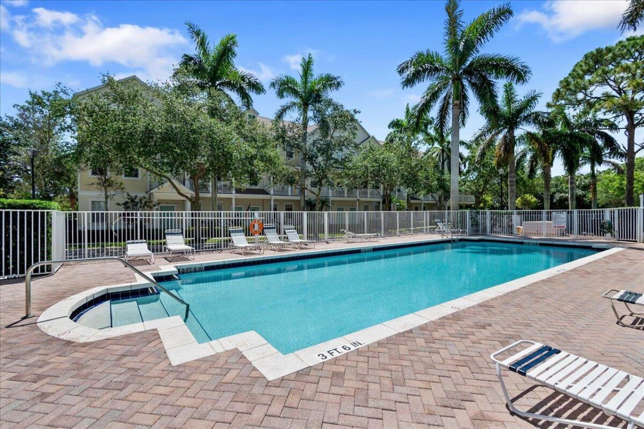 335 E Thatch Palm Circle, Unit 104, Jupiter, FL 33458 Photo