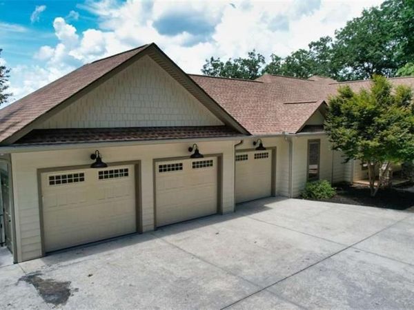 271 Highlands Dr , Clarkesville, GA 30523