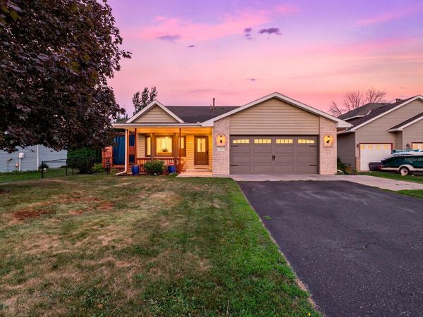 7419 52nd Street N, Oakdale, MN 55128