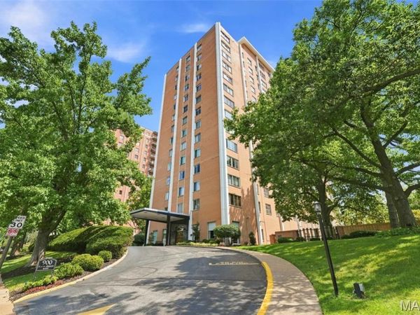900 S Hanley Road, Unit 1D, Clayton, MO 63105
