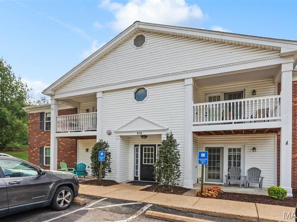918 Hanna Place Court, Unit F, Ballwin, MO 63021