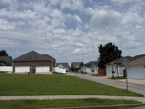 635 Continental Drive , Bowling Green, KY 42103